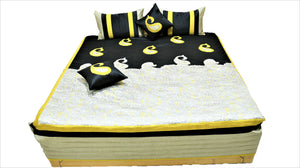Paisley patch PolySilk Quilted BedCover Set-(1 bedcover+ 2 Pillow Covers + 2 Cushion Covers) - Jagdish Store Karol Bagh Online Since 1965