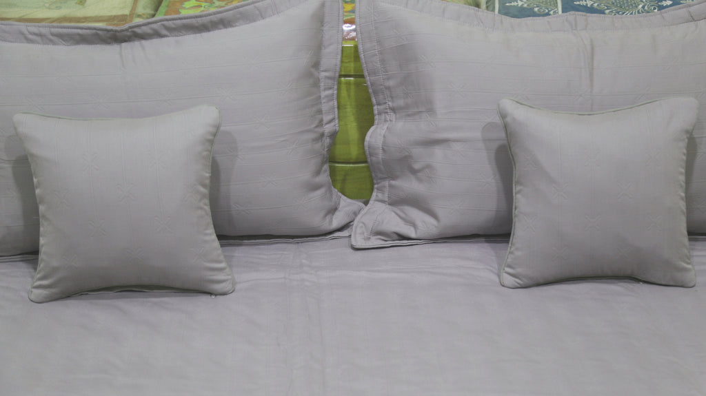L.Mauve-Cotton BedCover Set-(1 bedcover+ 2 Pillow Covers + 2 Cushion Covers)-108 X 108 Inch - Jagdish Store Online Since 1965