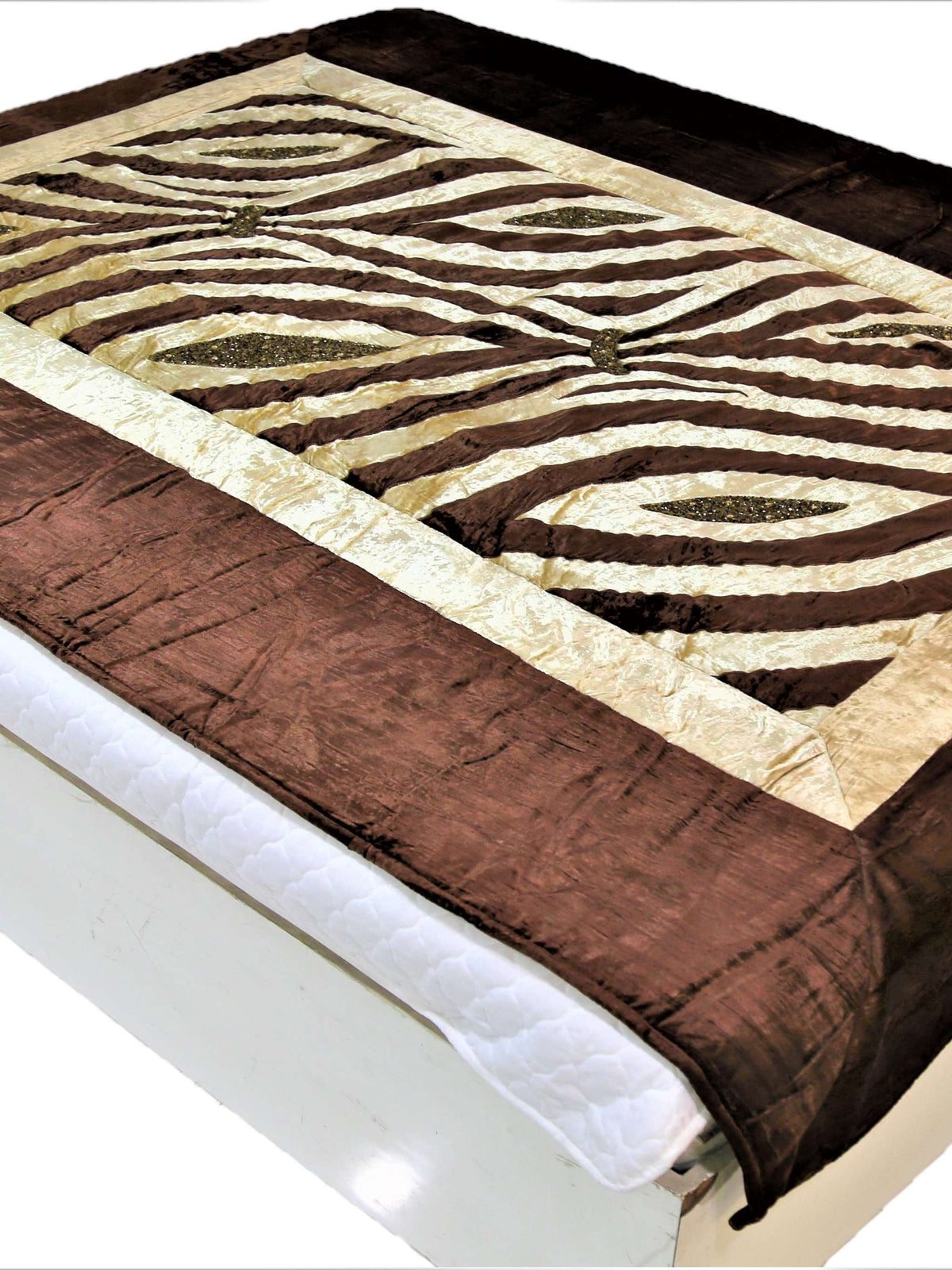 Beige Chenille Quilt front view