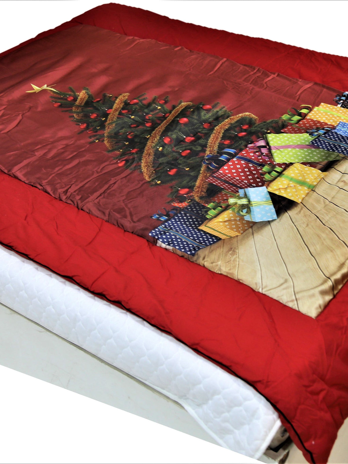 Deep red polyester single bed quilt with Christmas tree and gift print