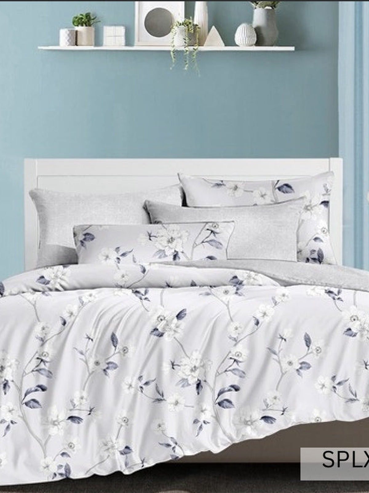White bedsheet with fine blue-grey floral sprays, English Home 220TC SPLXL519