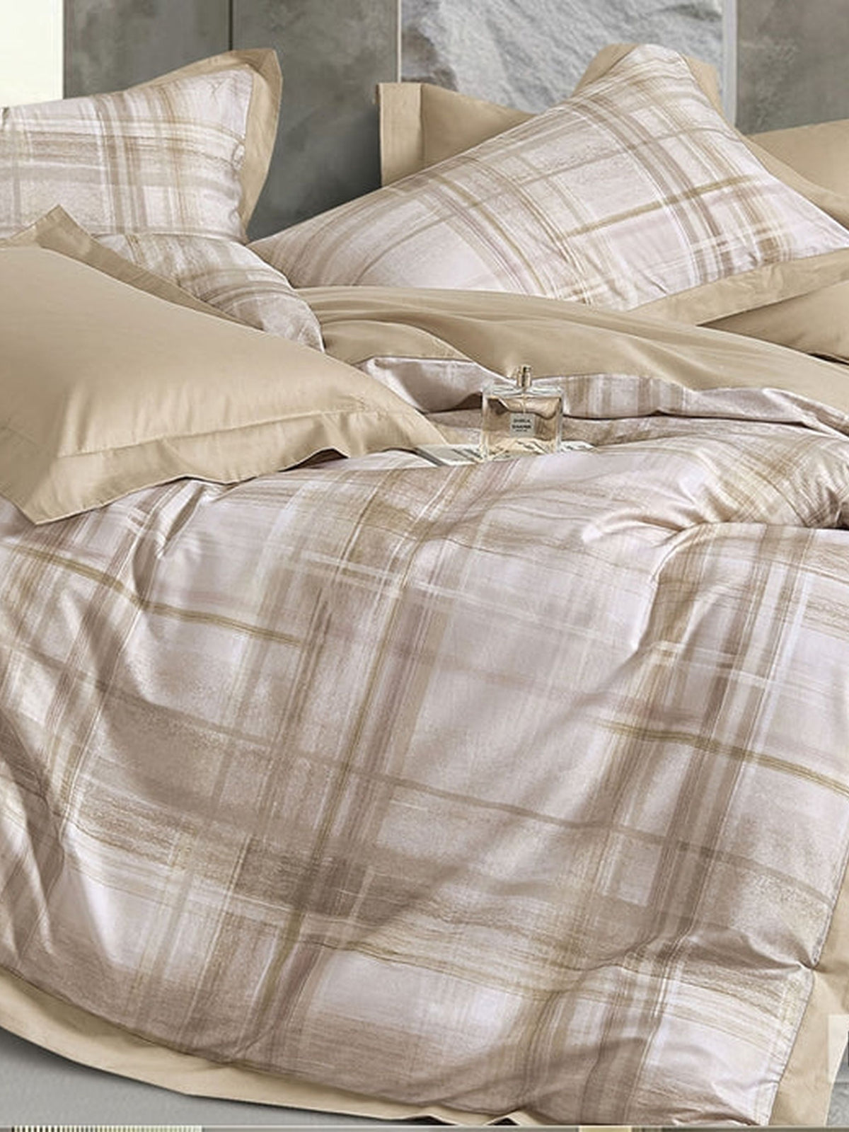 Beige and white plaid check bedding on a made bed, Four Seasons 350TC FSXL 40475