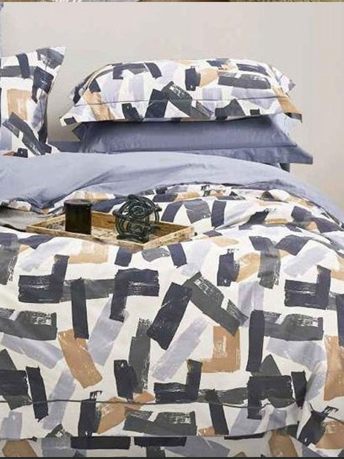 White bedding with charcoal and tan brushstroke blocks, Four Seasons 350TC FSXL 40401