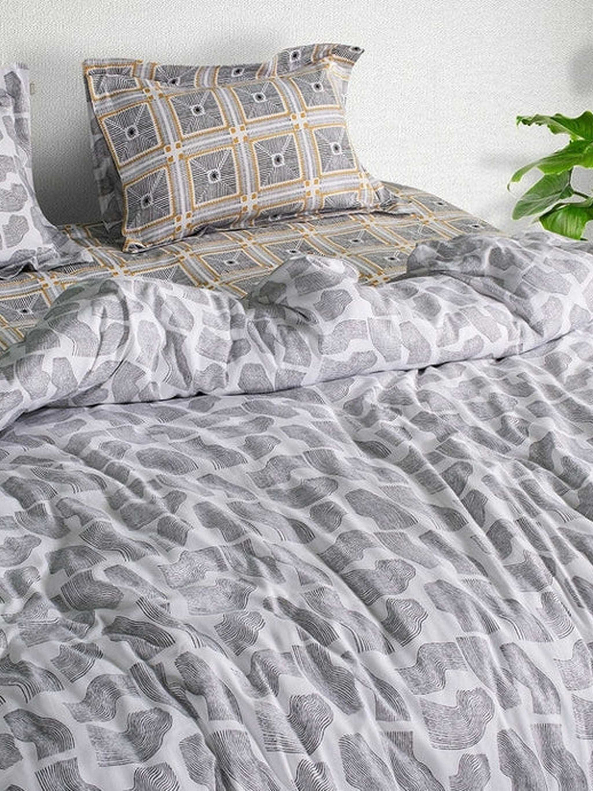 Grey pebble mosaic print bedding with tile print pillow, Four Seasons 350TC FSXL 5039