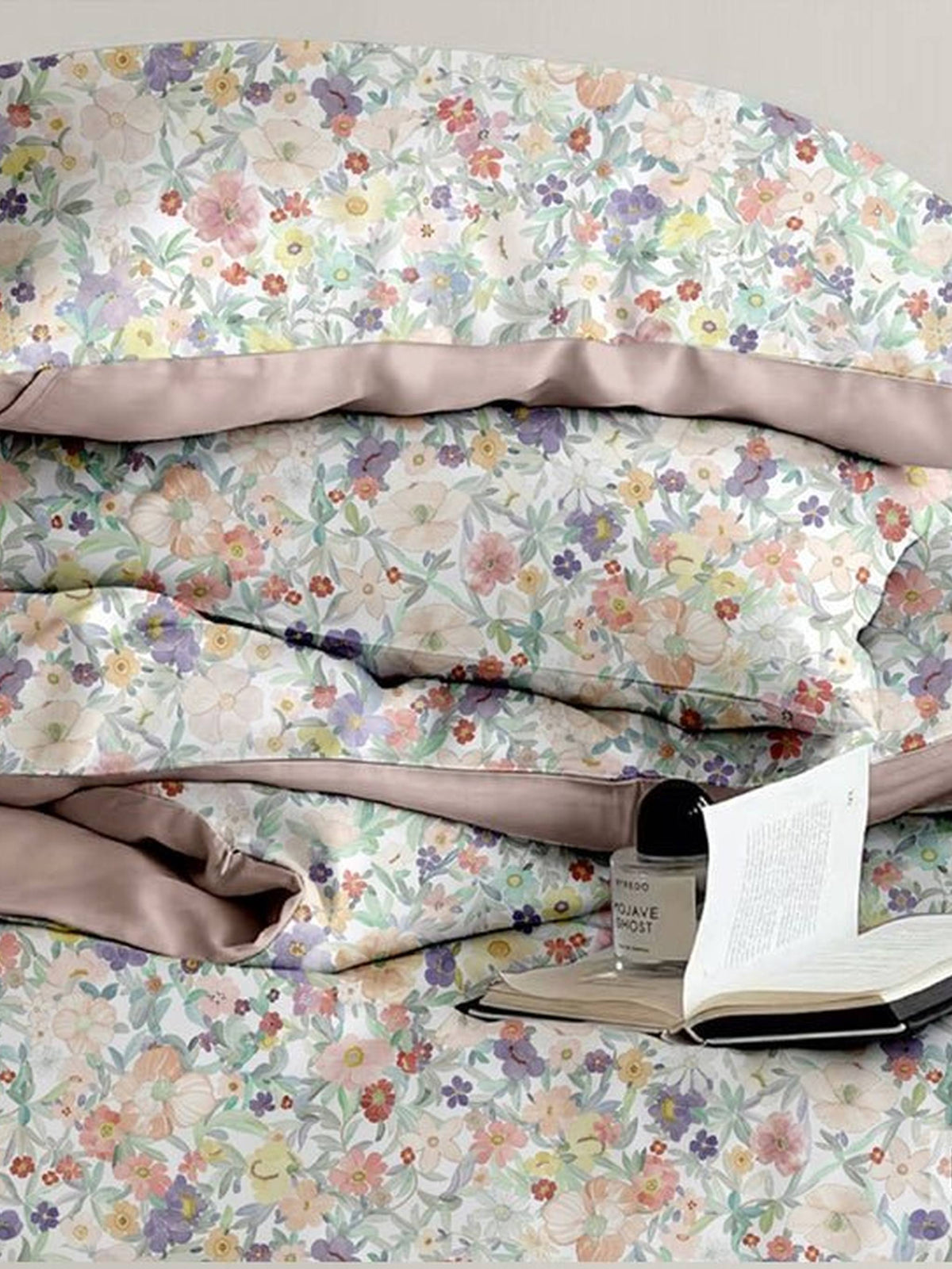 Ivory bedsheet with scattered pastel meadow flowers, Four Seasons 350TC FSXL 40456