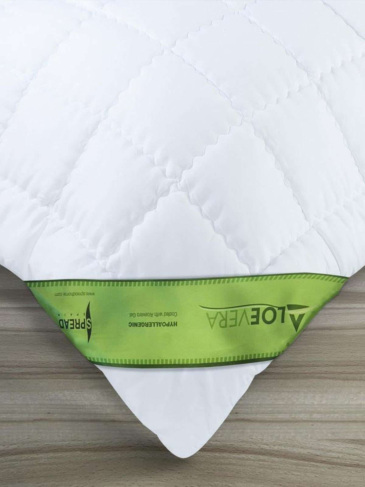 White microfiber single bed quilt, plain aloe vera gel coated
