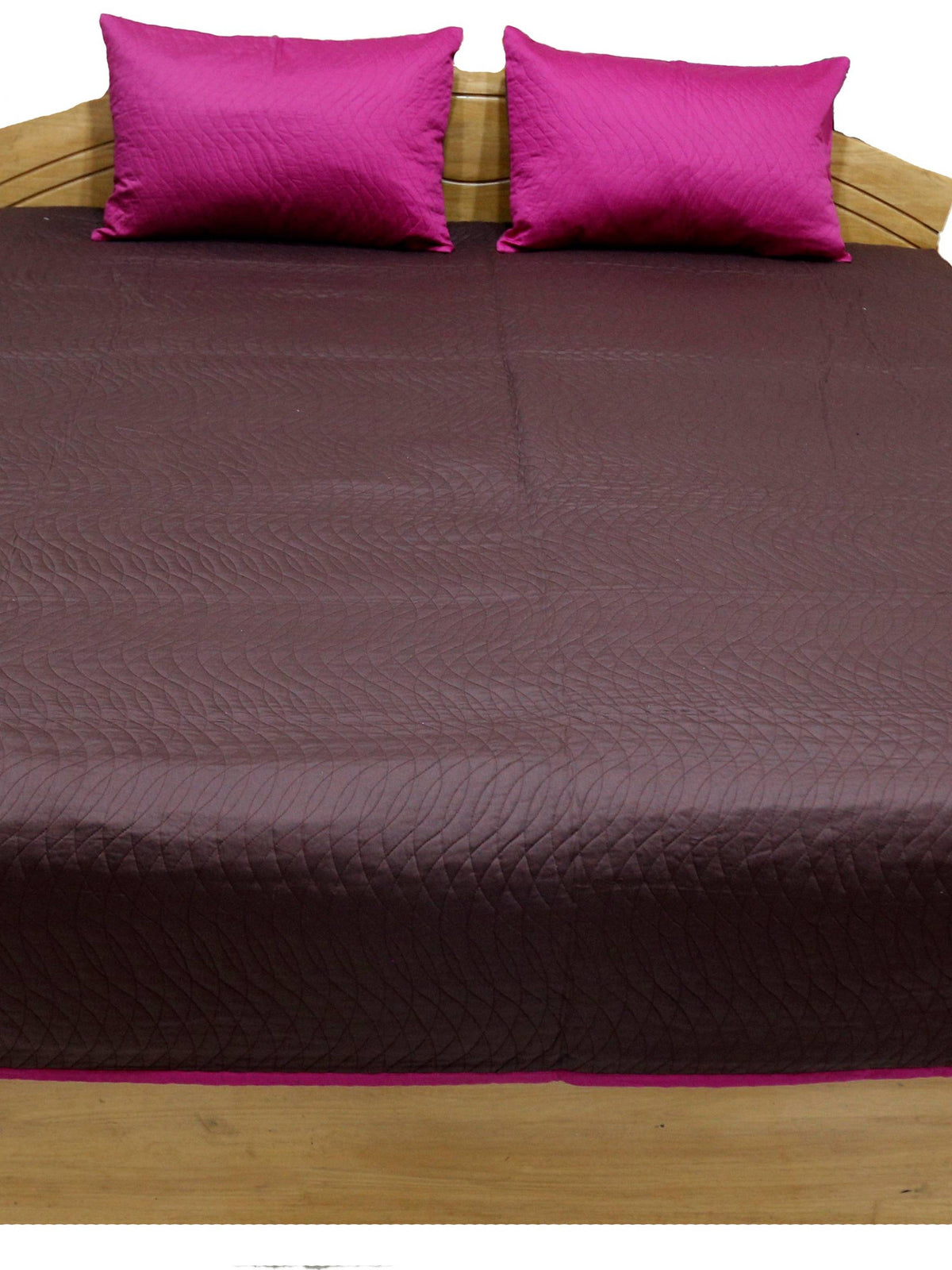 Aubergine quilted reversible bedcover with two magenta pillow covers, straight view