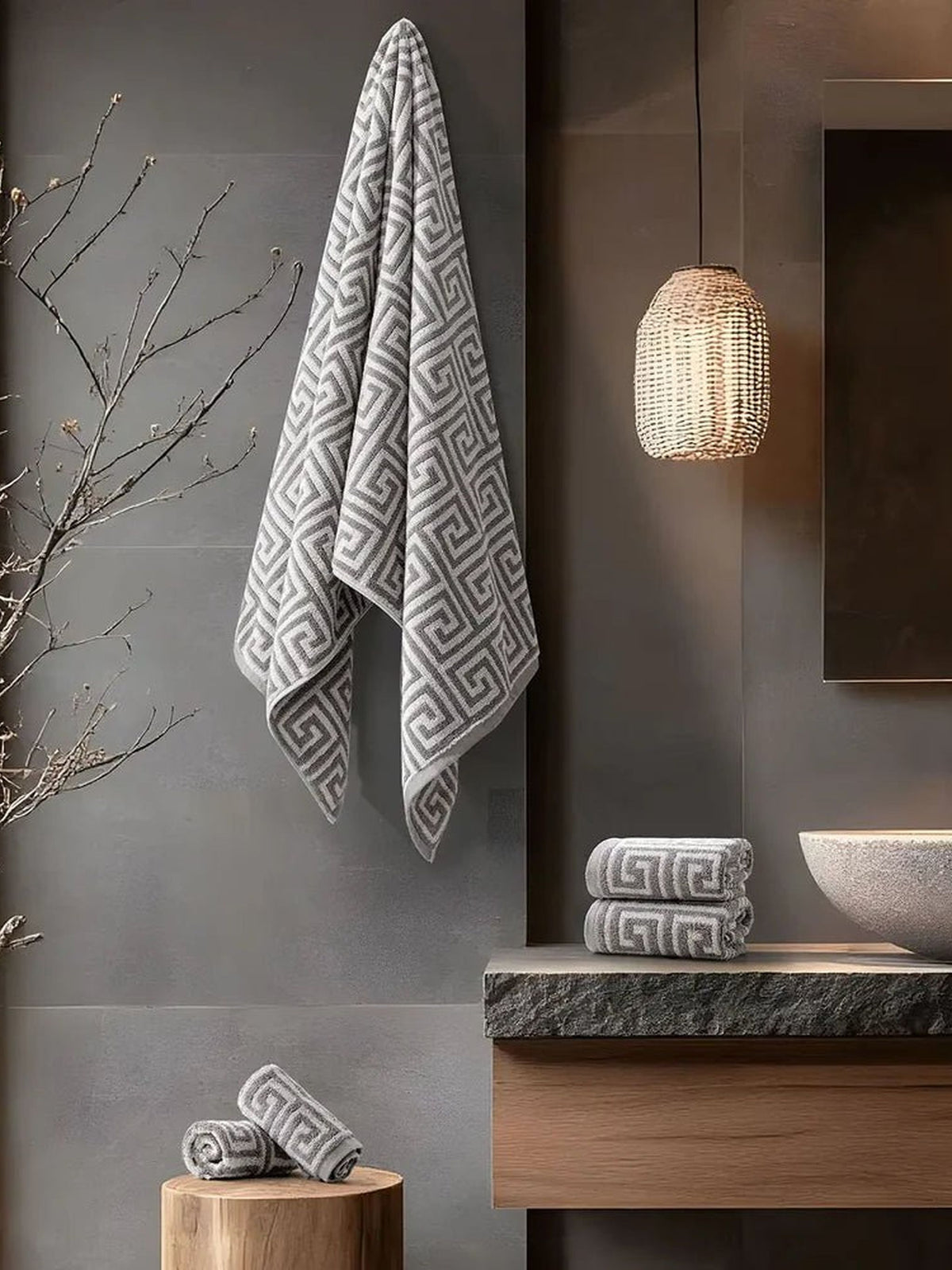 Cotton towel set with a Greek-key jacquard pattern