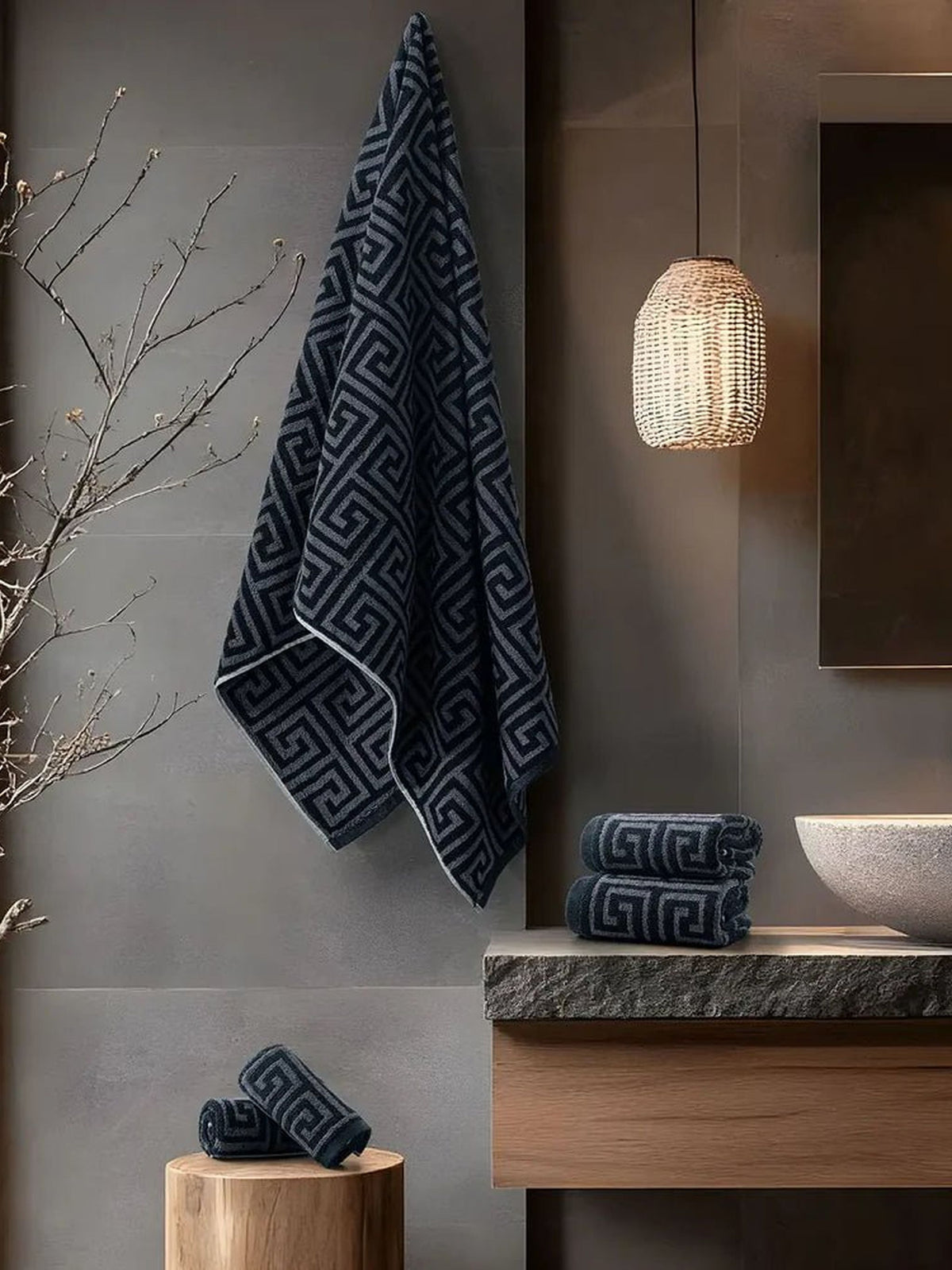 Cotton towel set with a Greek-key jacquard pattern