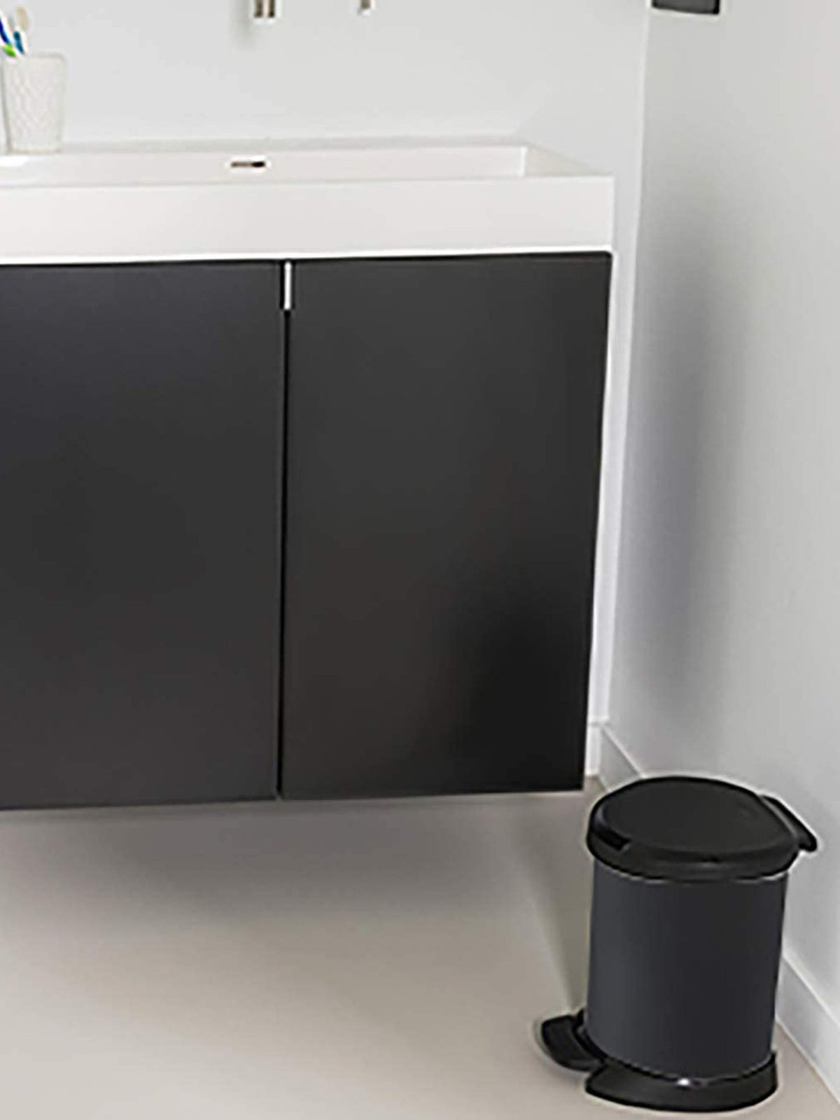 Curver Metal Effect Plastic Pedal Touch Deco Bin, Black, 20 Litre - Jagdish Store Online Since 1965