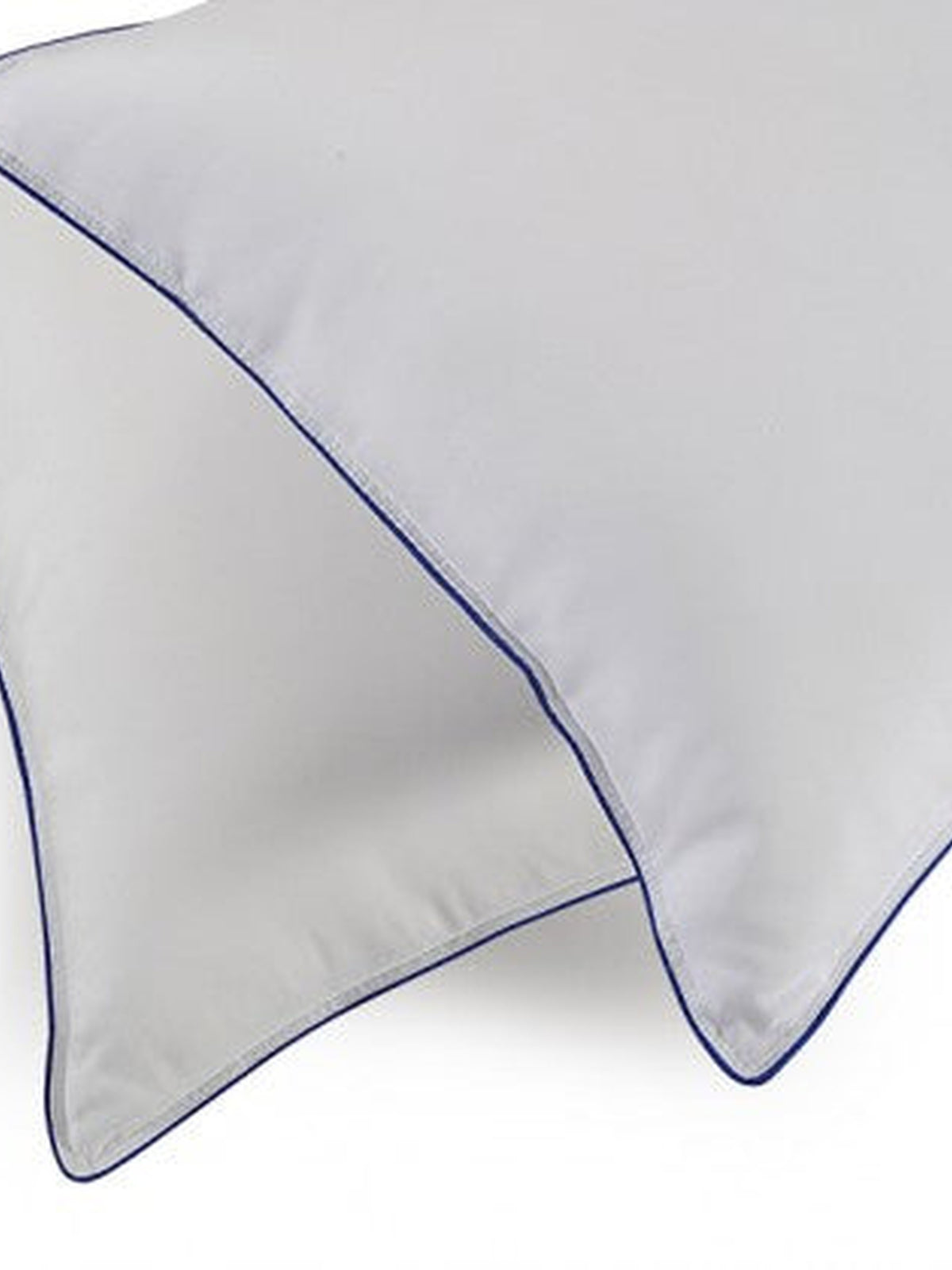 Close-up of the navy piped corner of the white Homescapes Cloud pillow