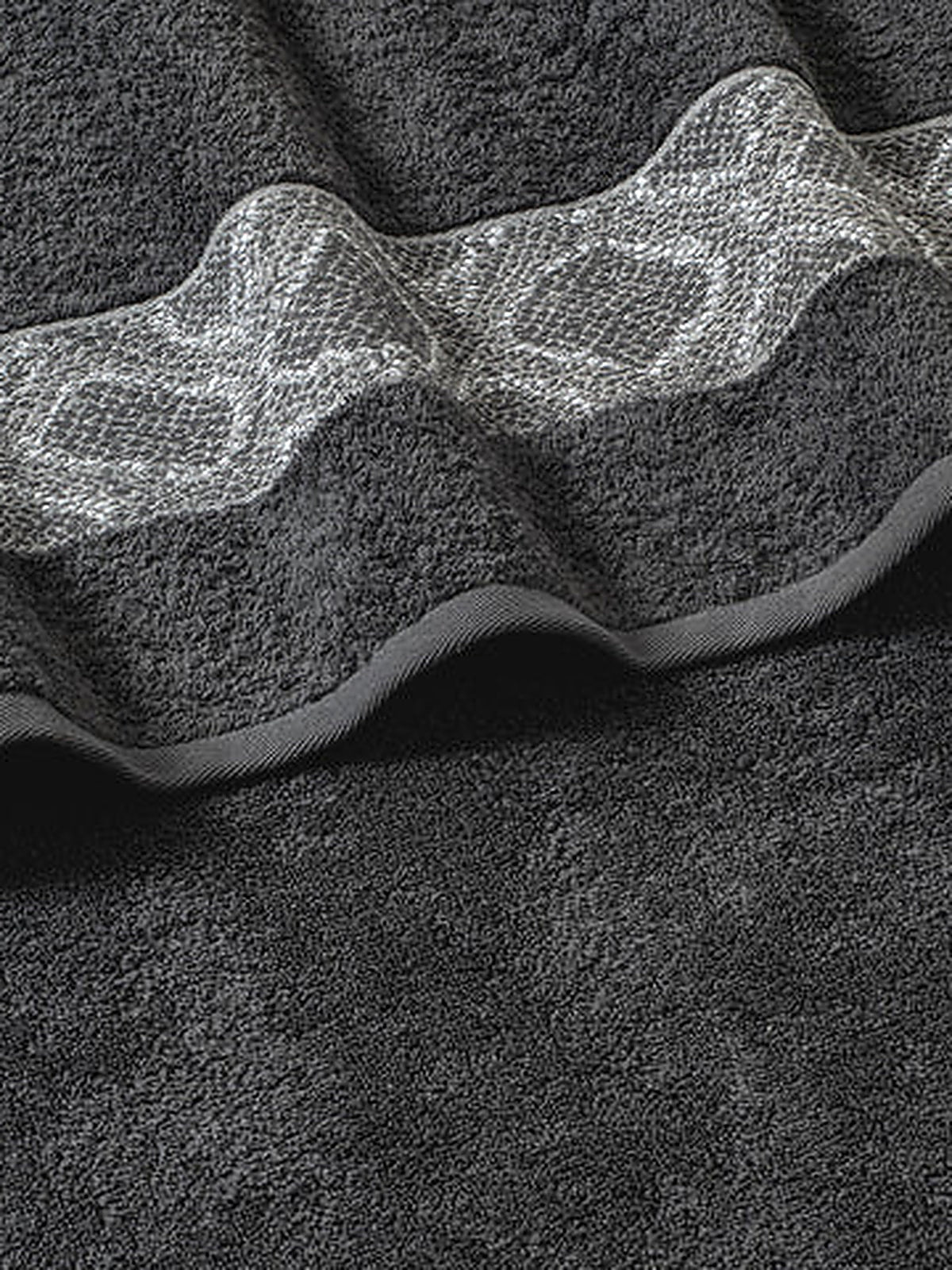Picasso Bath Towel Diamond Border
