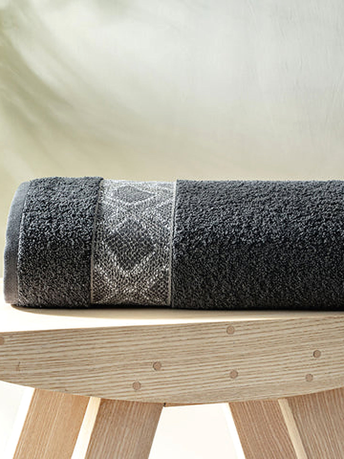 Picasso Bath Towel Diamond Border