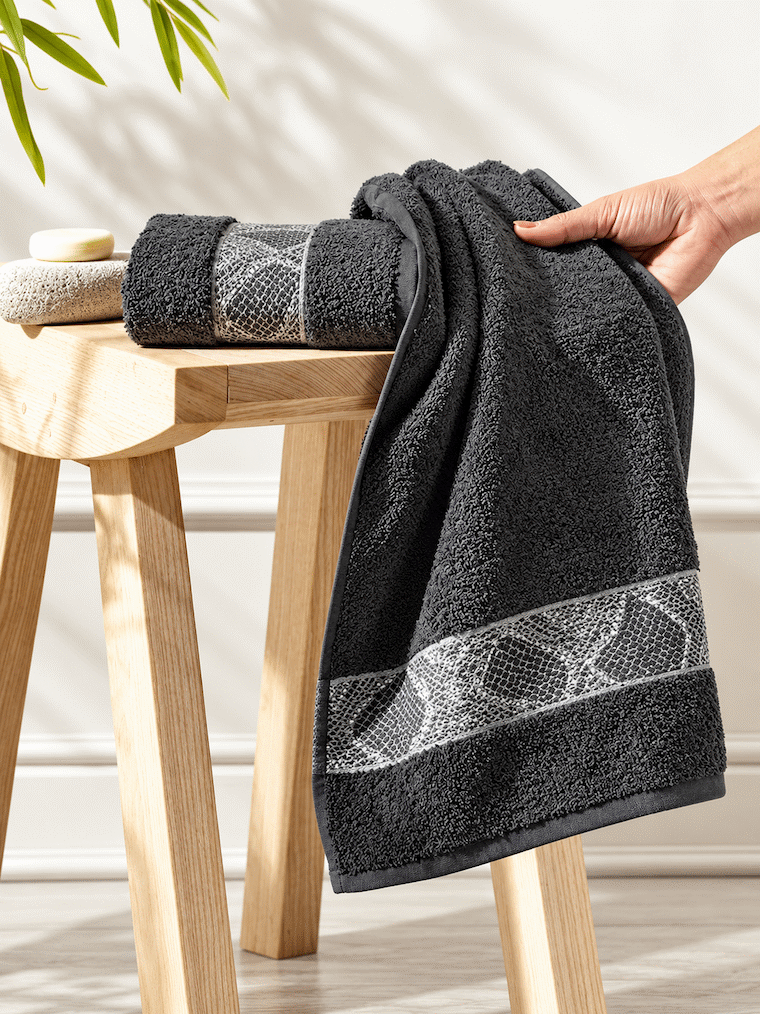 Picasso Hand Towel Diamond Border