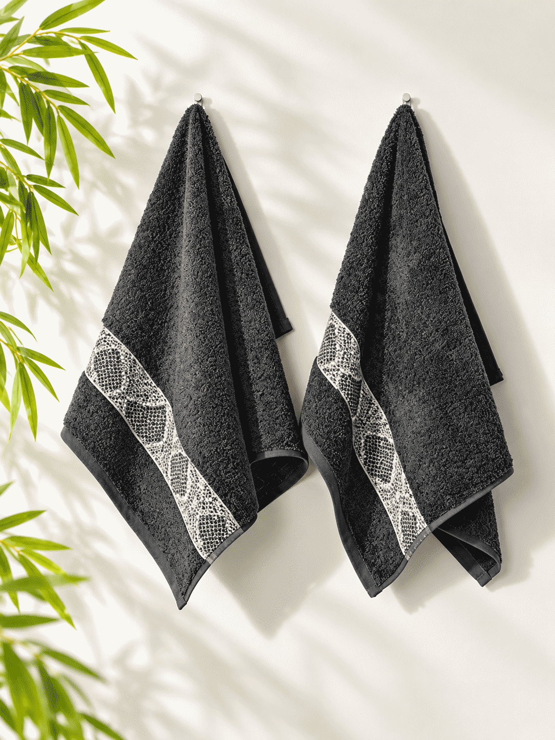 Picasso Hand Towel Diamond Border