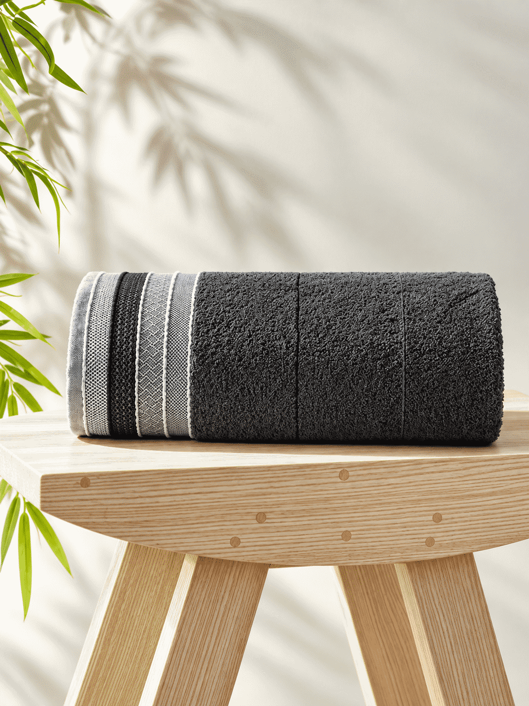 Picasso Bath Towel Linear Border