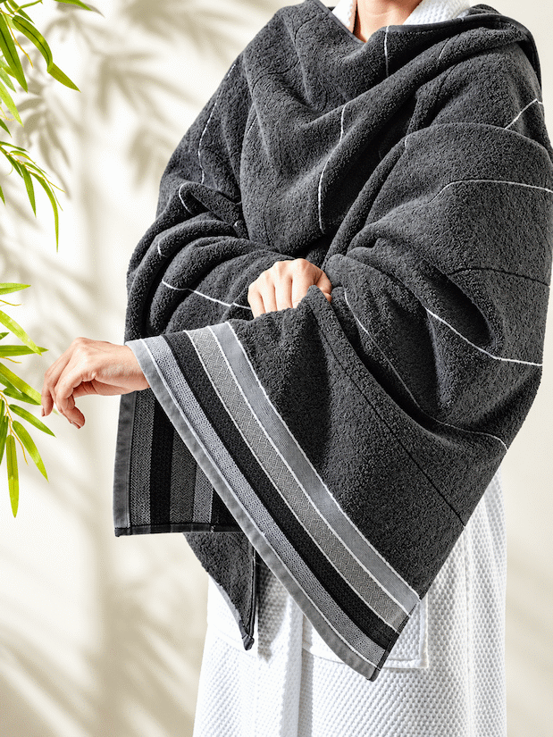 Picasso Bath Towel Linear Border