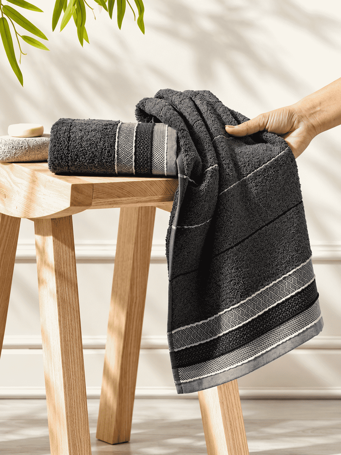 Picasso Hand Towel Linear Border