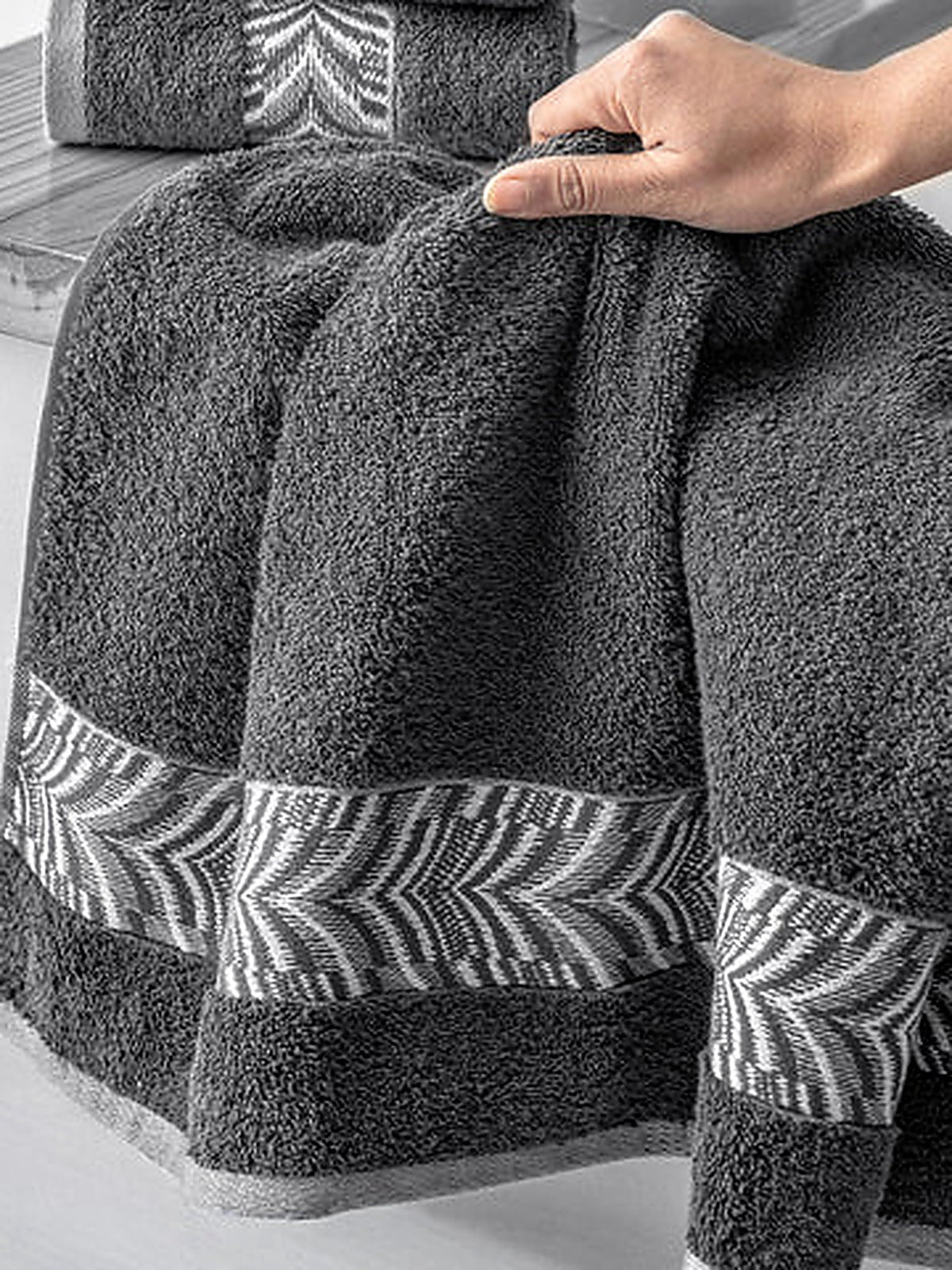 Picasso Hand Towel Herringbone Border