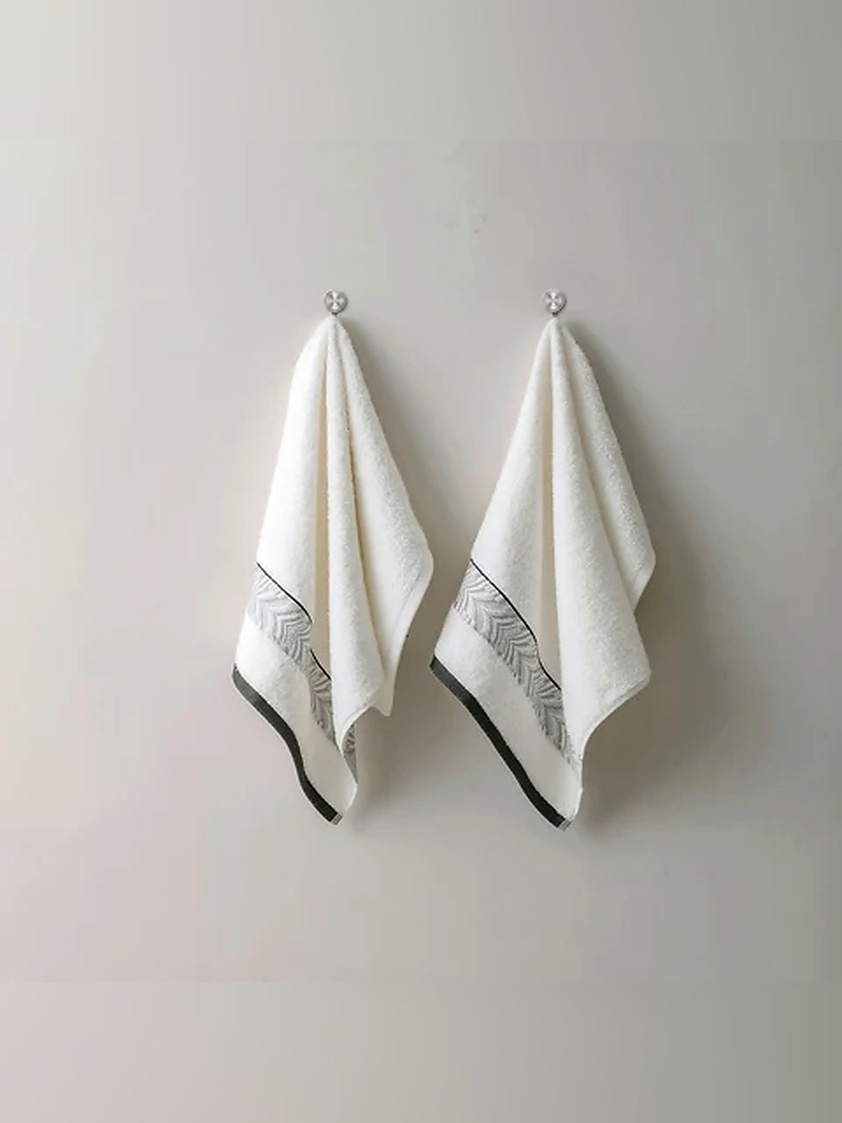 Picasso Hand Towel Herringbone Border