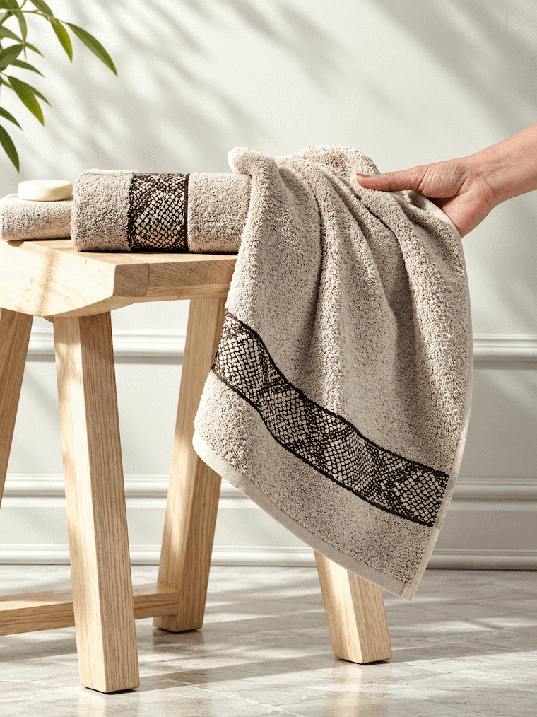 Picasso Hand Towel Diamond Border