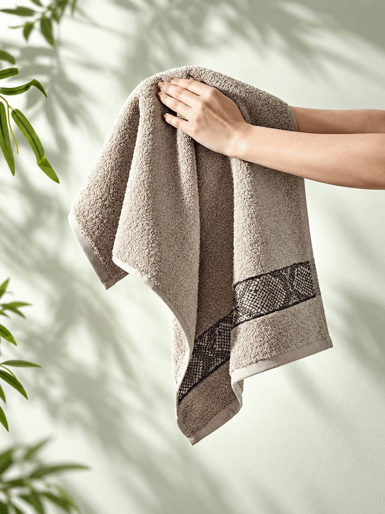 Picasso Hand Towel Diamond Border
