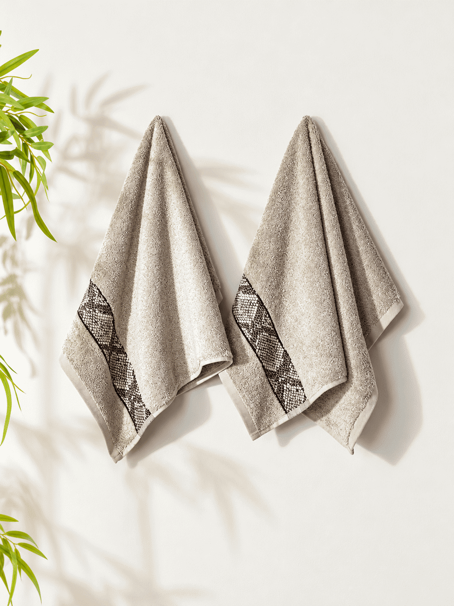 Picasso Hand Towel Diamond Border