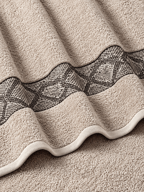 Picasso Bath Towel Diamond Border
