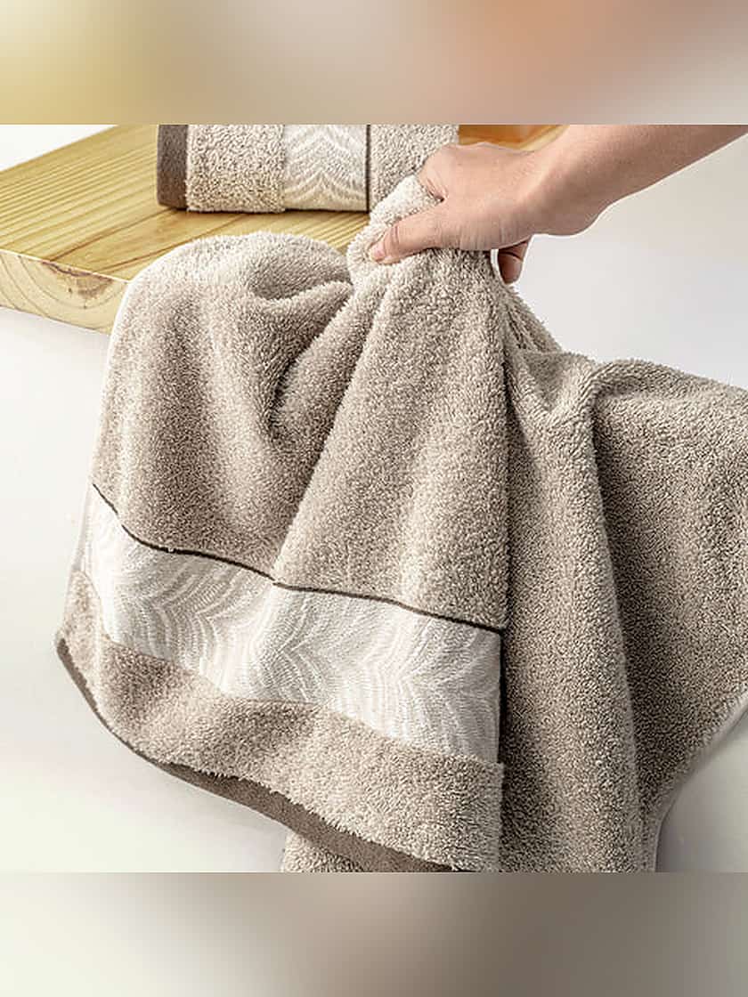 Picasso 3-Piece Towel Set  Herringbone Border