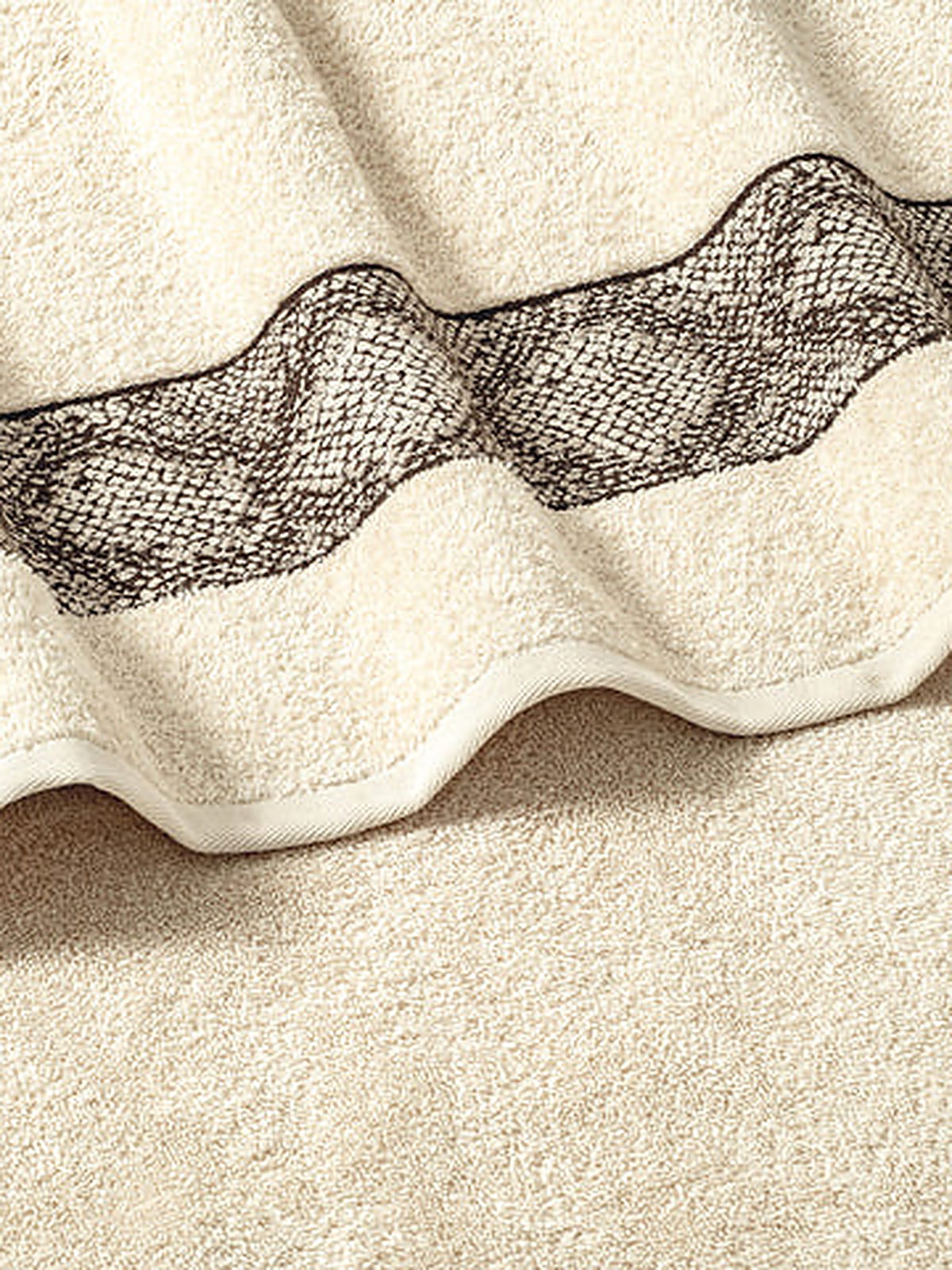 Picasso Bath Towel Diamond Border