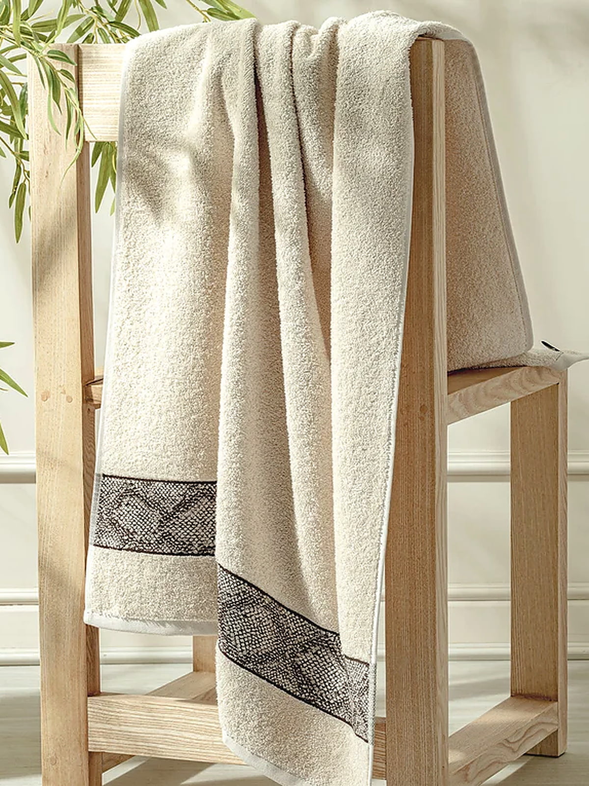 Picasso Bath Towel Diamond Border