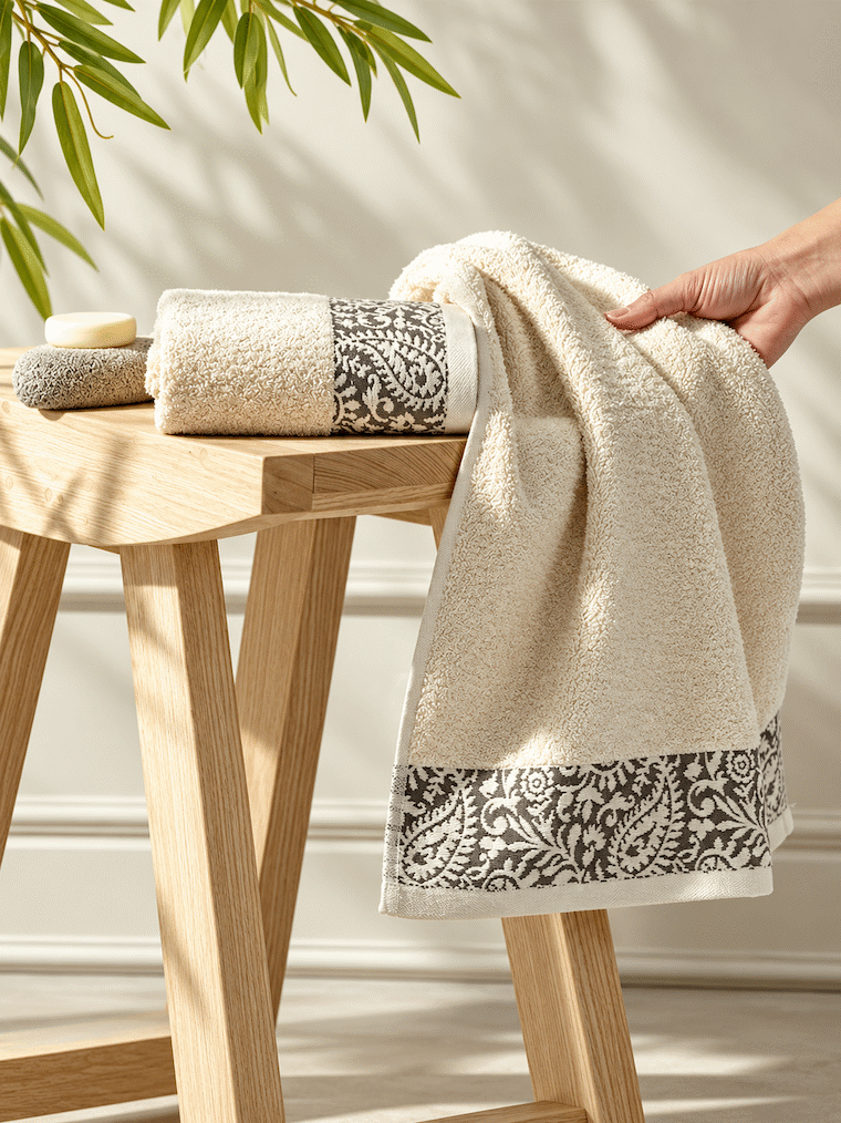 Picasso Hand Towel Floral Border