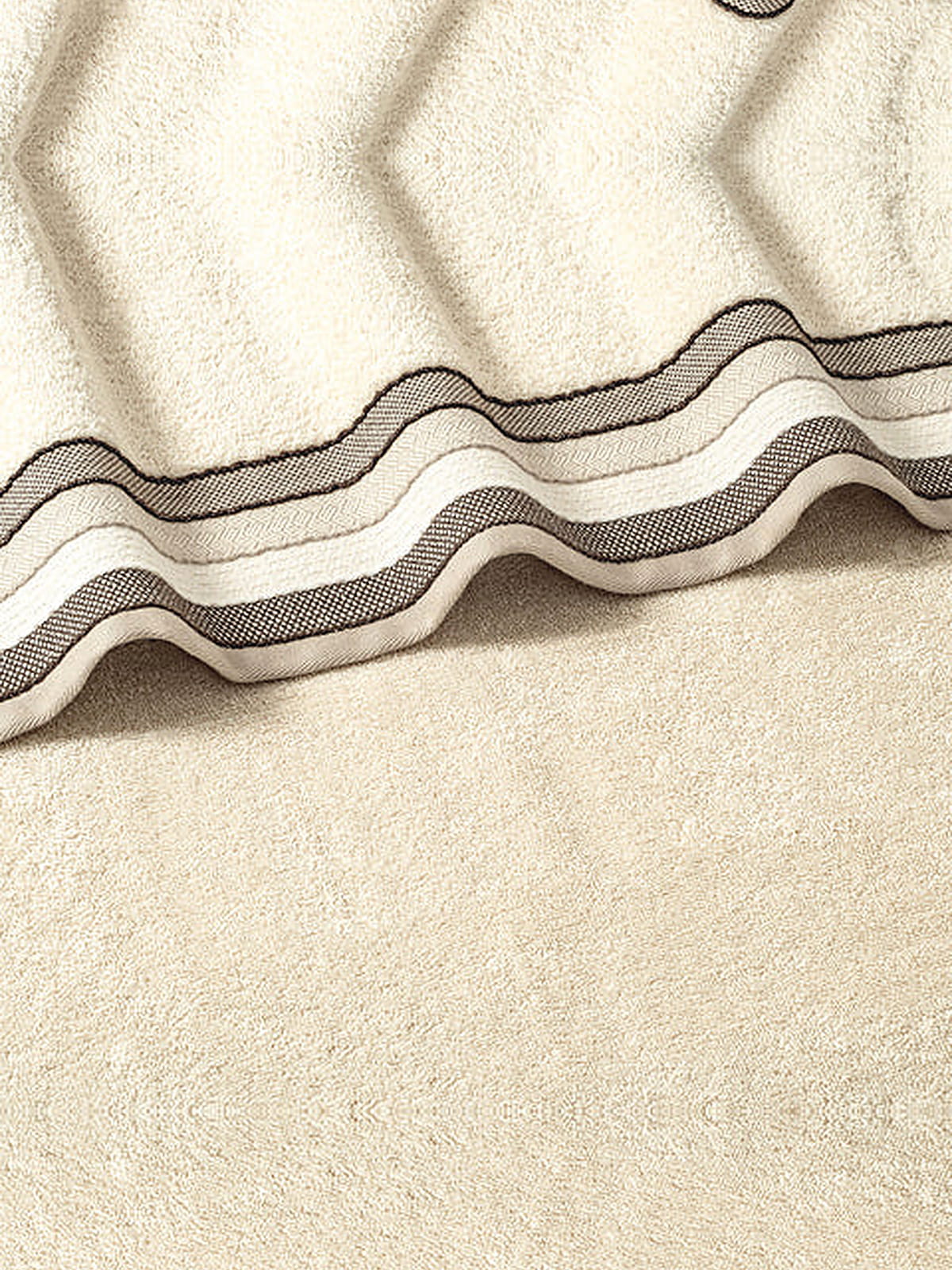 Picasso Bath Towel Linear Border