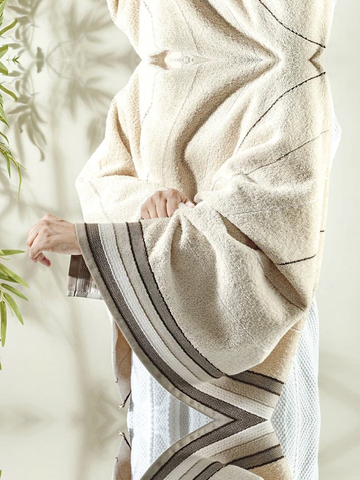 Picasso Bath Towel Linear Border