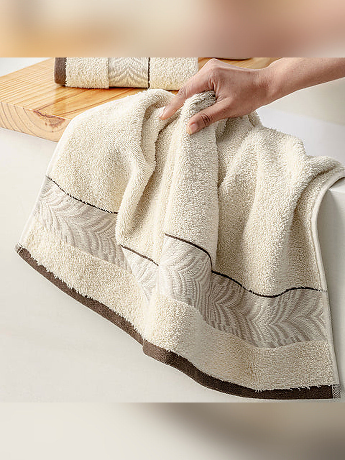 Picasso Bath Towel Herringbone Border