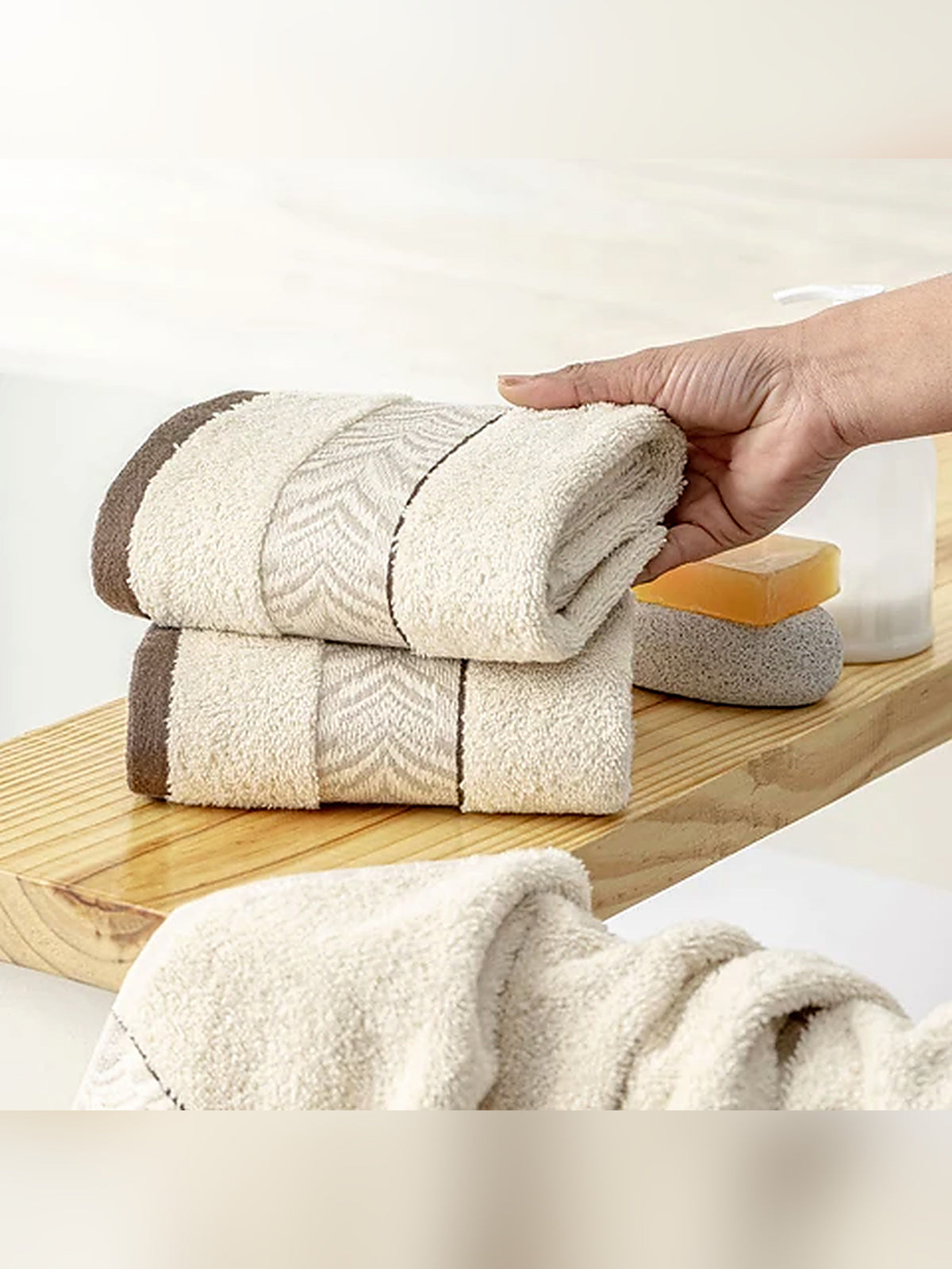 Picasso Hand Towel Herringbone Border