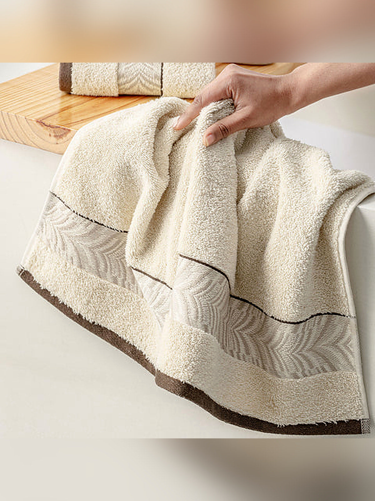 Picasso Hand Towel Herringbone Border