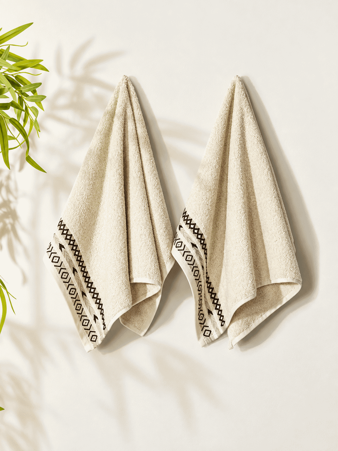 Picasso Hand Towel Tribal Border