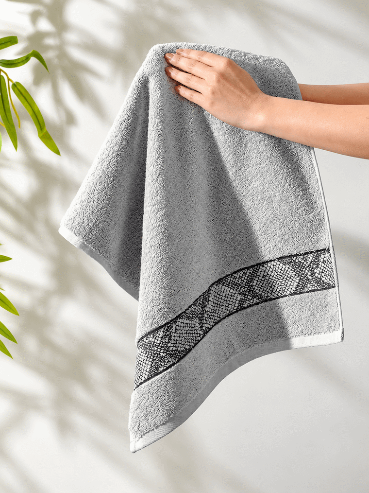 Picasso Hand Towel Diamond Border