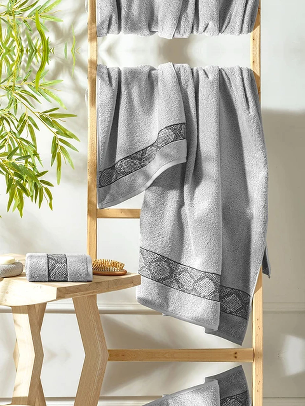 Picasso 3-Piece Towel Set Diamond Border
