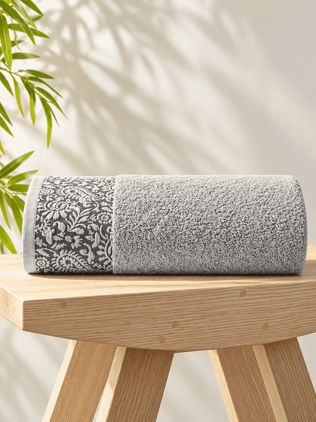 Picasso Bath Towel - Floral Border