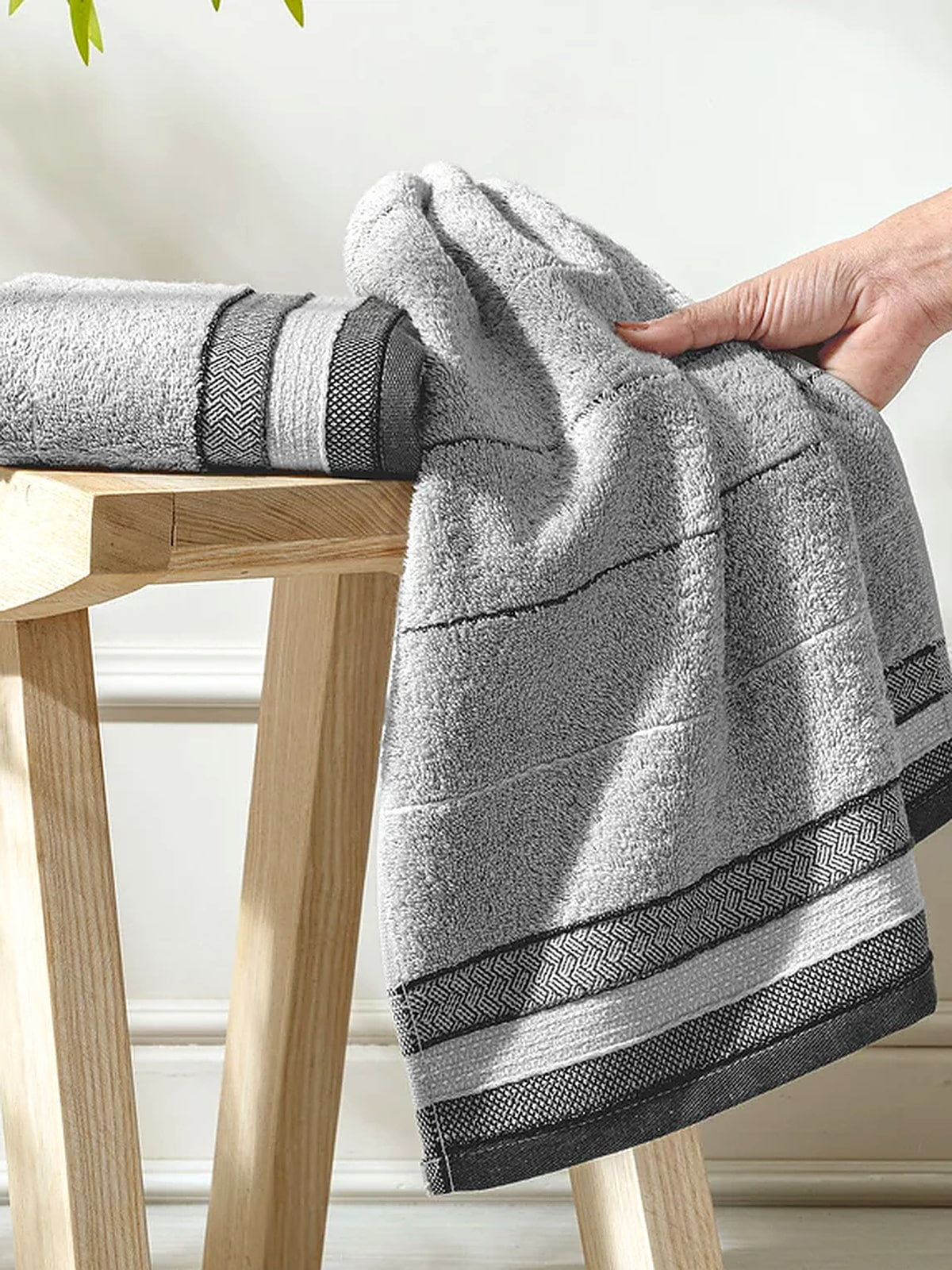 Picasso Hand Towel Linear Border