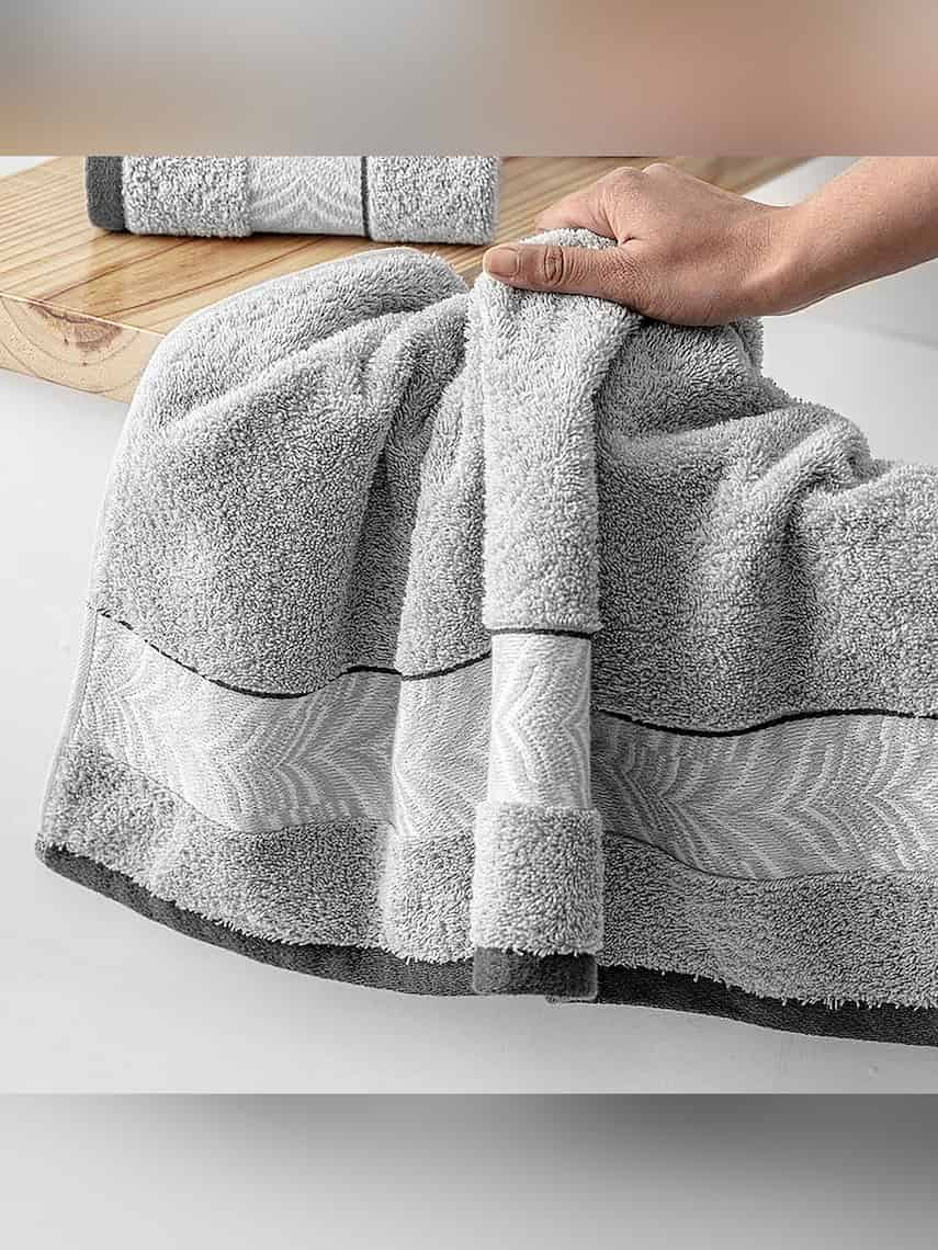 Picasso 3-Piece Towel Set  Herringbone Border