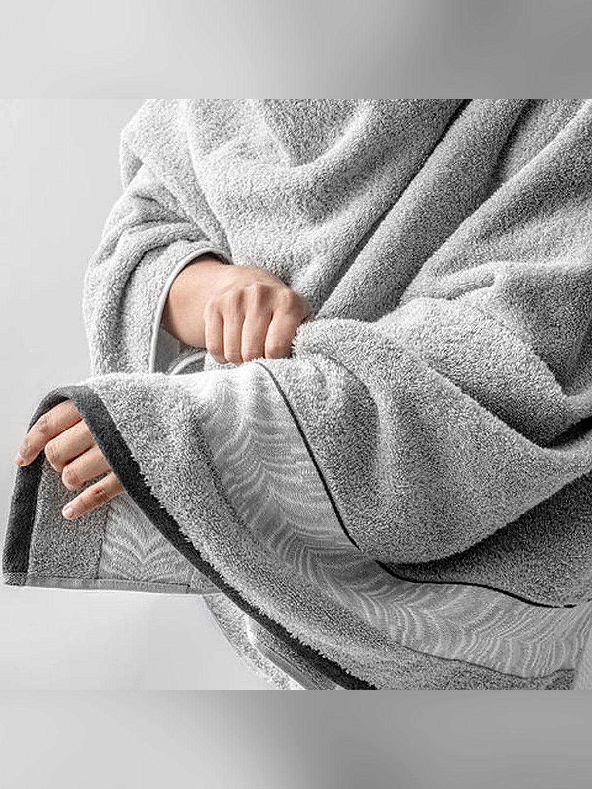 Picasso Bath Towel Herringbone Border