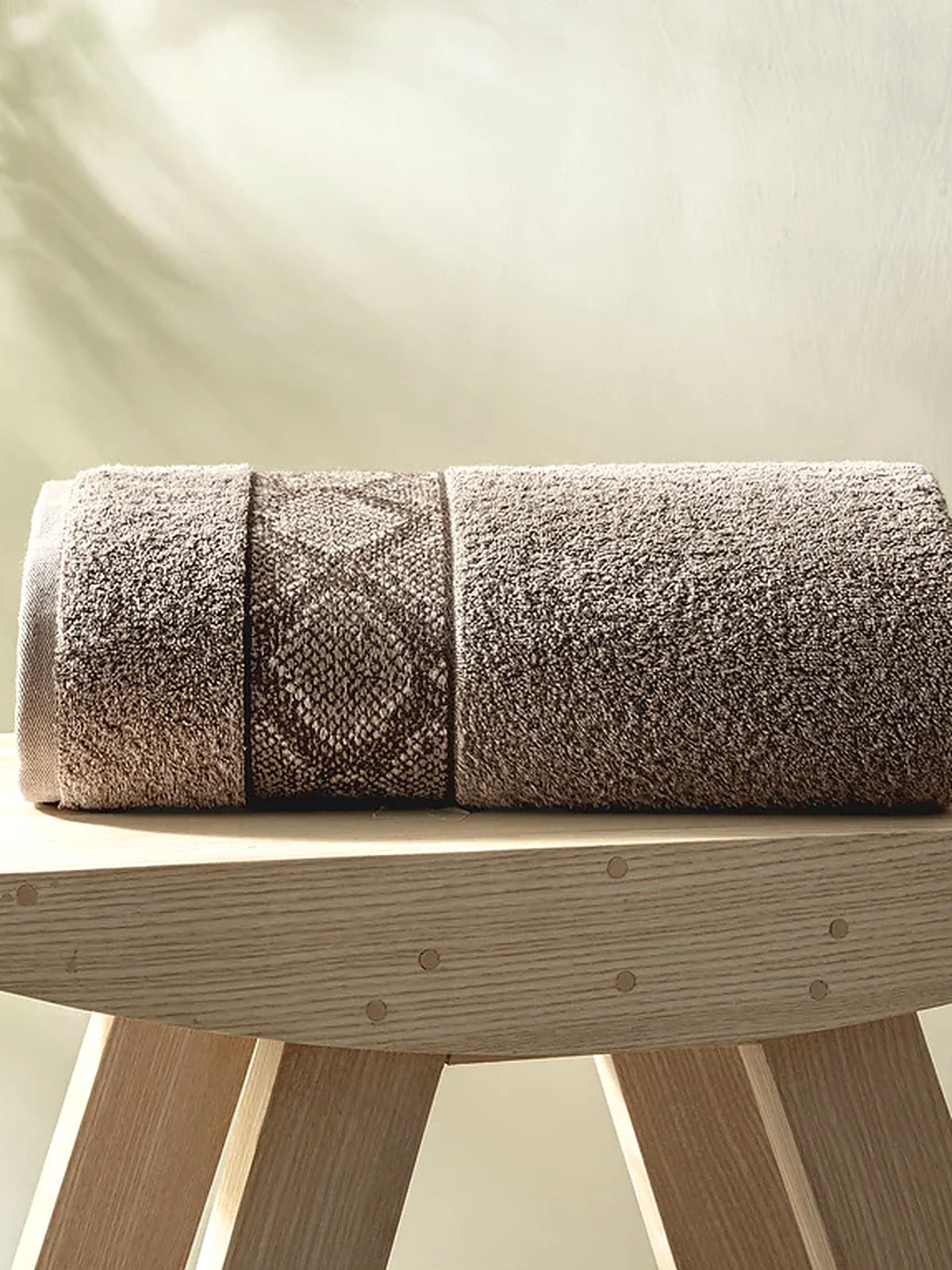 Picasso Bath Towel Diamond Border
