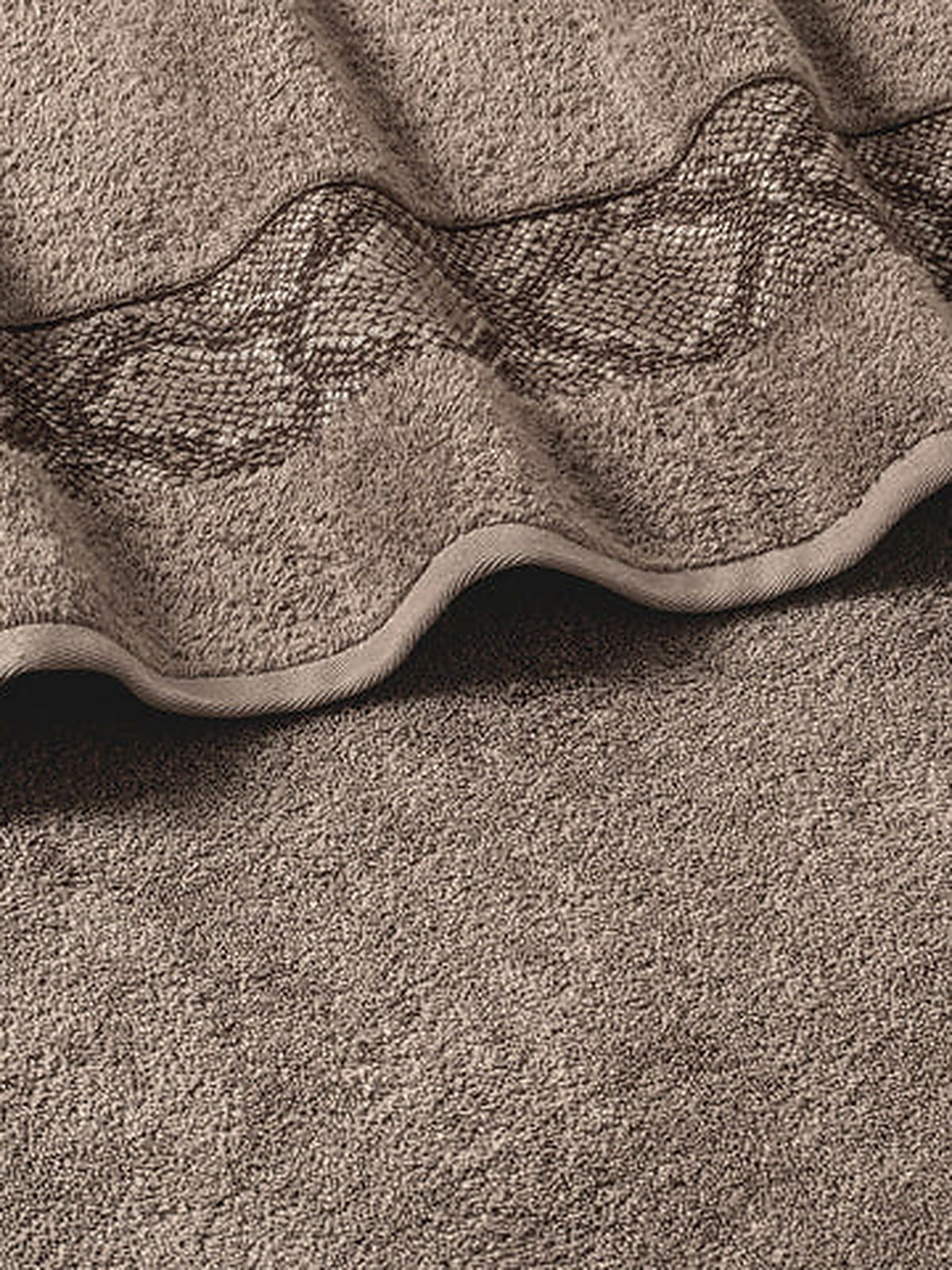 Picasso Bath Towel Diamond Border