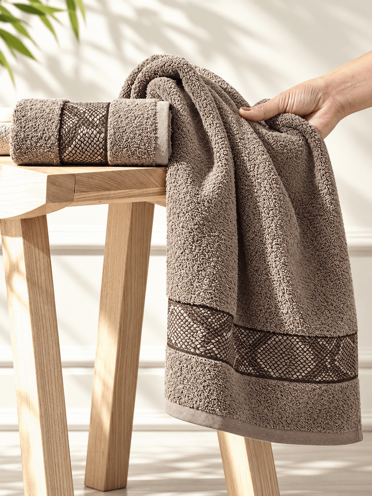 Picasso Hand Towel Diamond Border