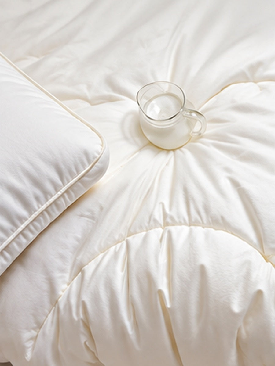 Milk Quilt 350 GSM For Extreme Winters
