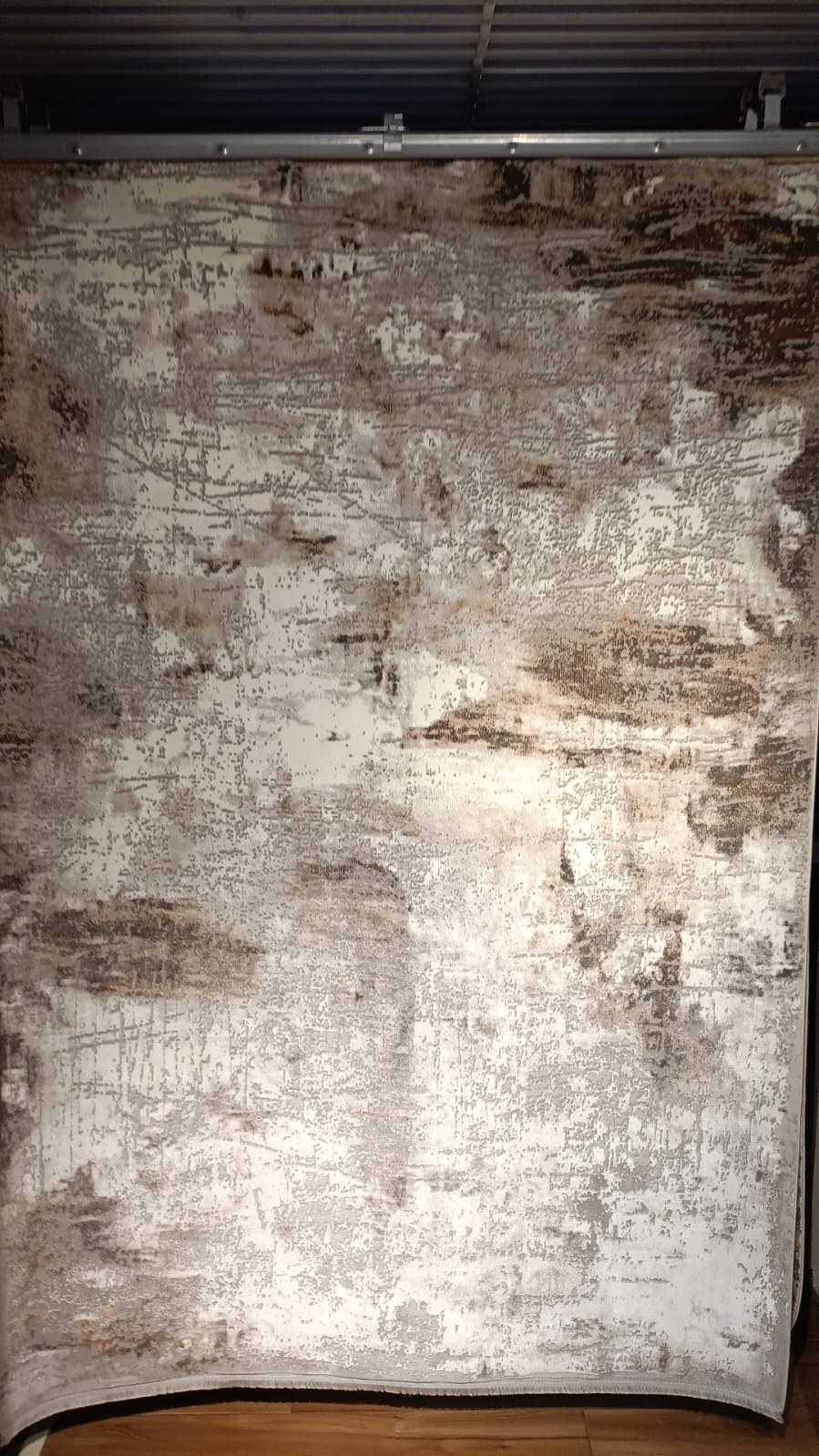 Brown and cream distressed abstract rug with a soft sheen, carpet 134802