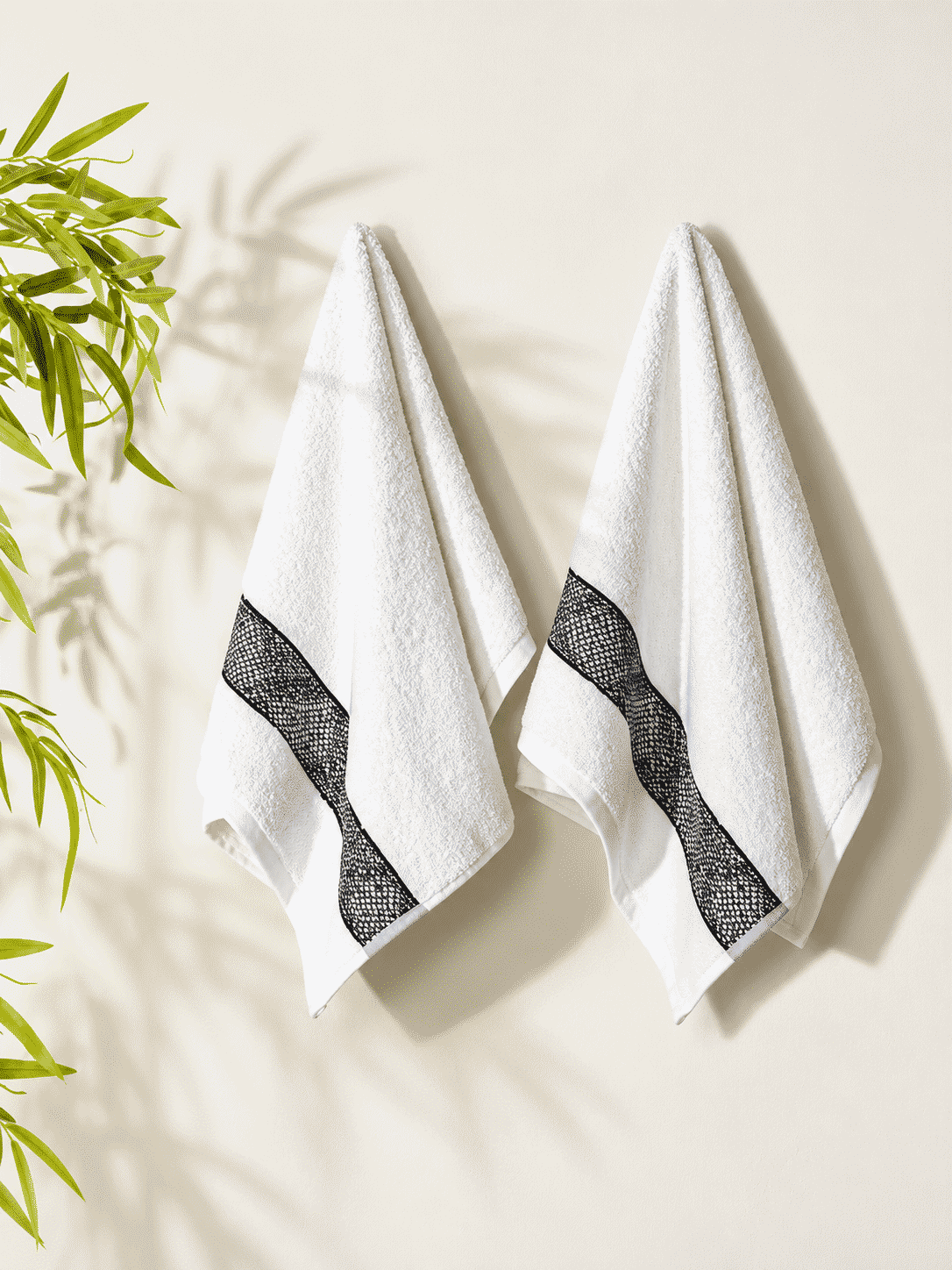 Picasso Hand Towel Diamond Border
